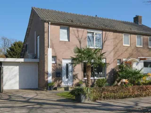 Ruime Uitgebouwde Tweekapper te Koop in Enschede