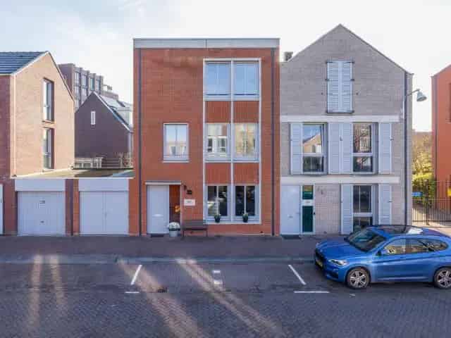 Moderne gezinswoning te huur Oegstgeest 6 slaapkamers grote garage