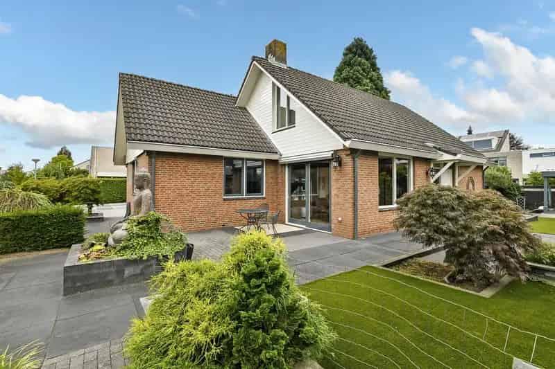 Vrijstaande woning Elst grote tuin multifunctionele garage