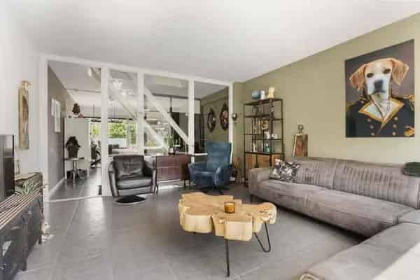 Royale 4 Slaapkamers Drive-in Tussenwoning Sprenkelaar