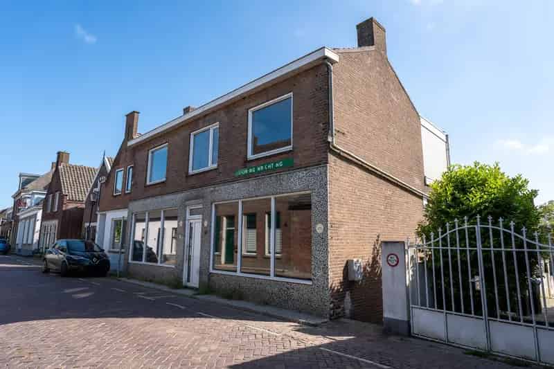 Huis te koop Lage Zwaluwe: Souterrain, Dakterras & Potentie