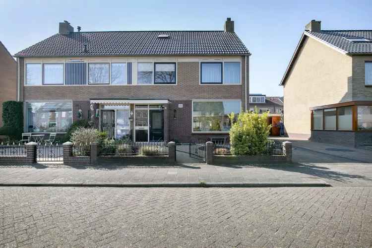 Huis te koop Bunschoten-Spakenburg: gerenoveerde woning met garage en tuin