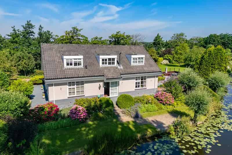 Luxe Villa aan Vaarwater Haarlem 215m2 5 slaapkamers