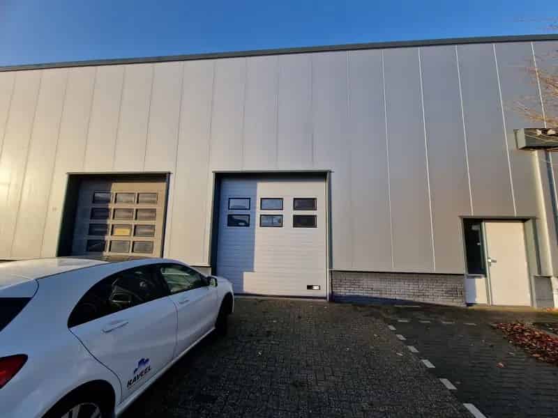 Bedrijfshal te koop Zwaag 215m2