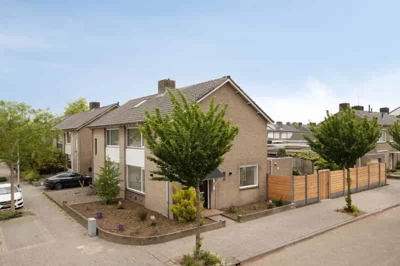 Moderne Tweekapper Oss - Ruimte Stijl Comfort