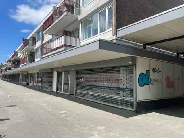 Winkelruimte Hoogvliet 160m2 te huur