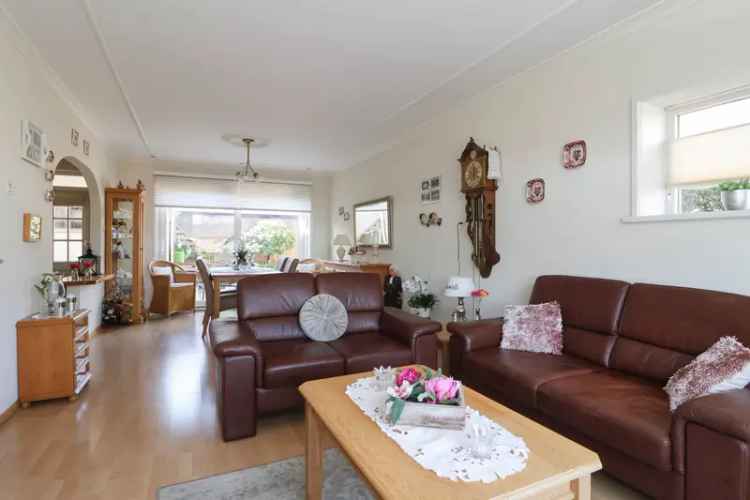 Ruime woning Spakenburg met tuin en uitbouw