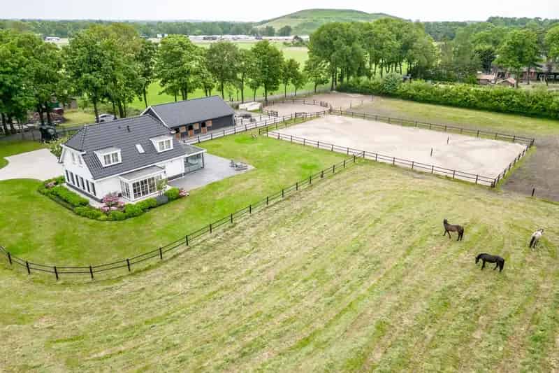 Landhuis met Paardenstal Voorthuizen Ruim 1 Hectare