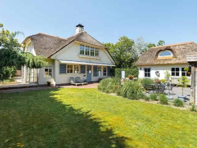 Rietgedekte Villa te Koop in Noordwijk Zuidduinen