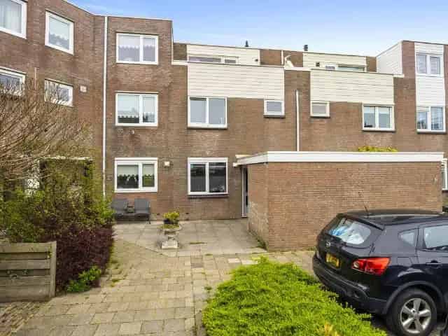Een gezinswoning in Den Helder met 4 slaapkamers en Energielabel B