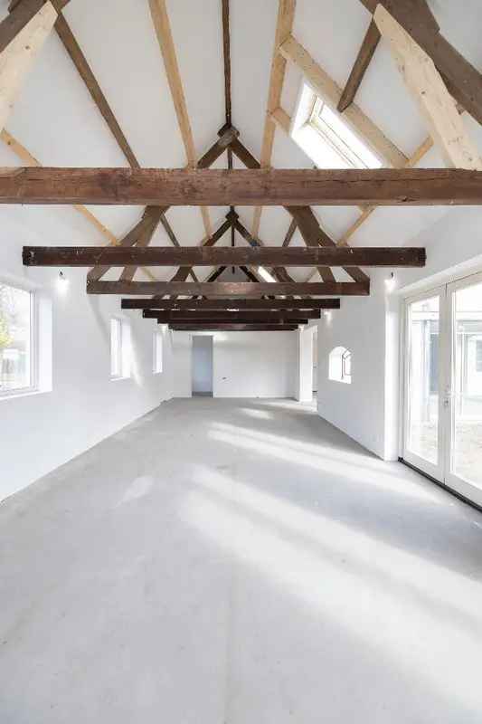 Unieke gerenoveerde villa voormalige manege 239m2
