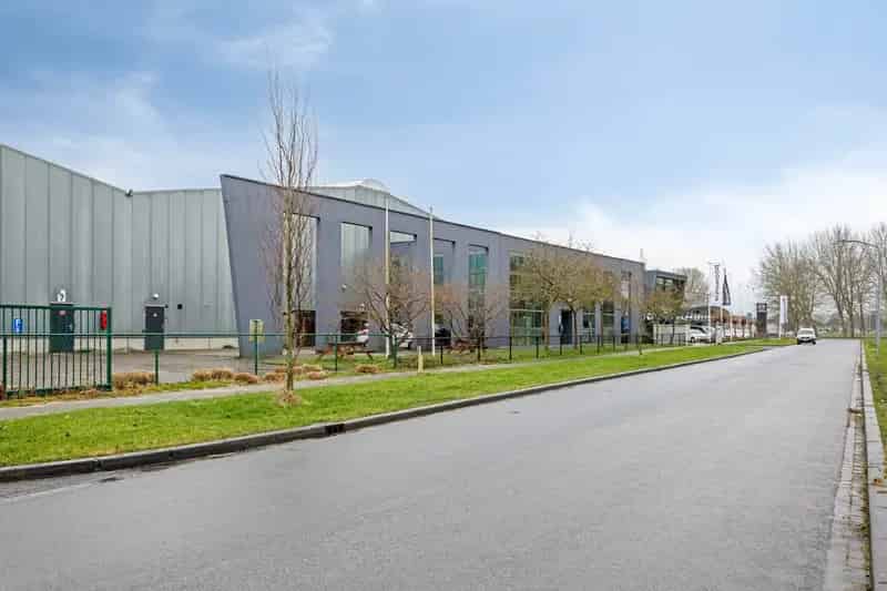 Bedrijfshal Almere te huur 4465m² Loading Dock Zonnepanelen