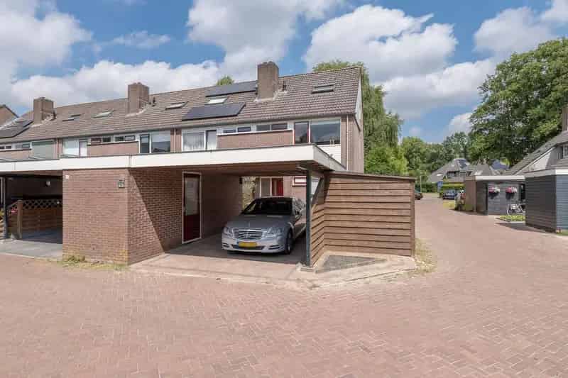 5 Slaapkamers Hoekwoning Barneveld Ruime Tuin Carport