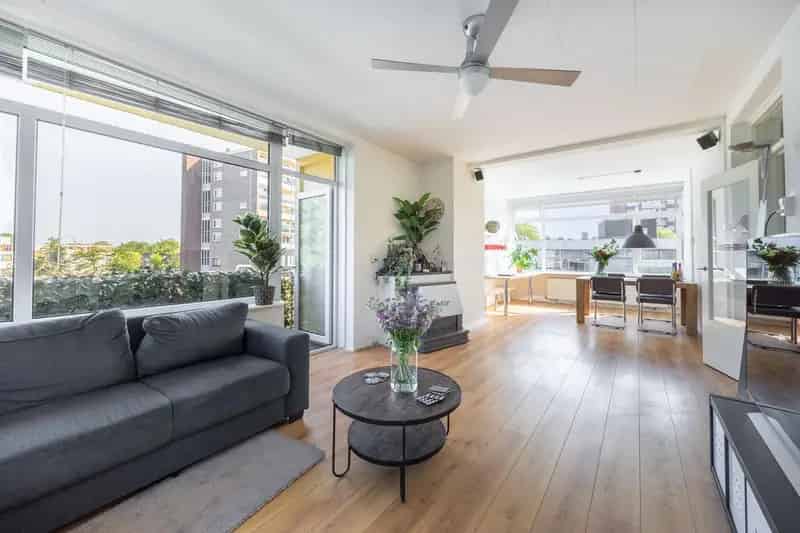 3 Kamer Appartement Den Haag  2 Balkons  Eigen Parkeerplaats