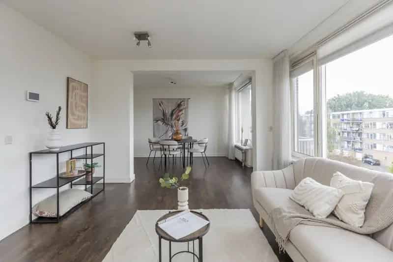 Ruim 3-kamer appartement Lombardijen 68m2 Balkon