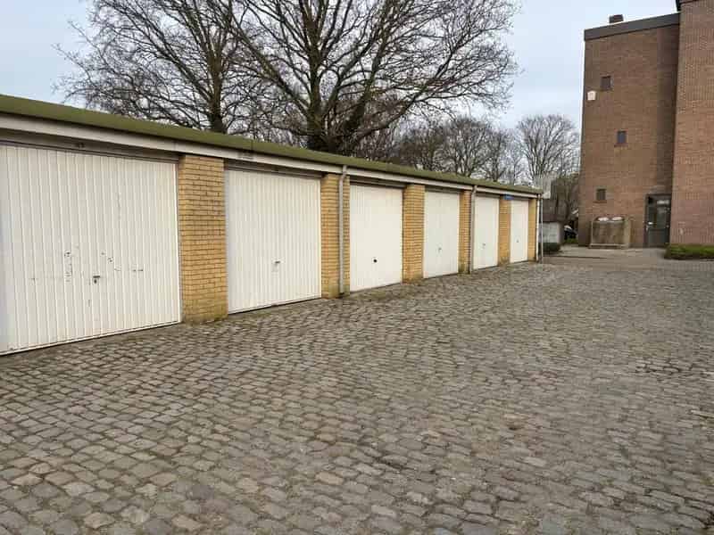 Garagebox te Huur Axel Spoorstraat