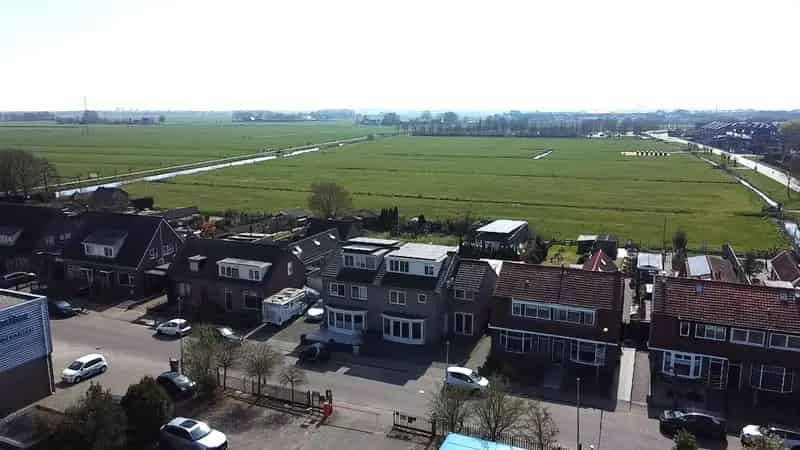 Jaren 30 woning te koop: Ruime 2-onder-1-kapwoning met diepe tuin en weids uitzicht