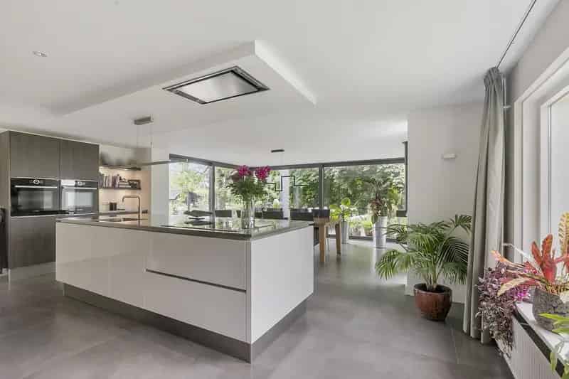 Luxe Landelijke Villa met Zwemvijver en 6 Slaapkamers Huissen