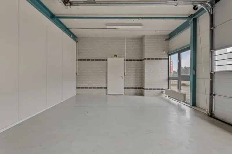 Bedrijfshal te Huur Oud Gastel 110m2 Kantoor Magazijn