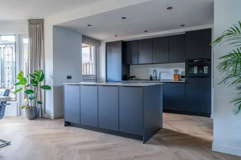 Huis te koop Prinsenbeek: Sfeervolle tussenwoning met uitbouw en energielabel A