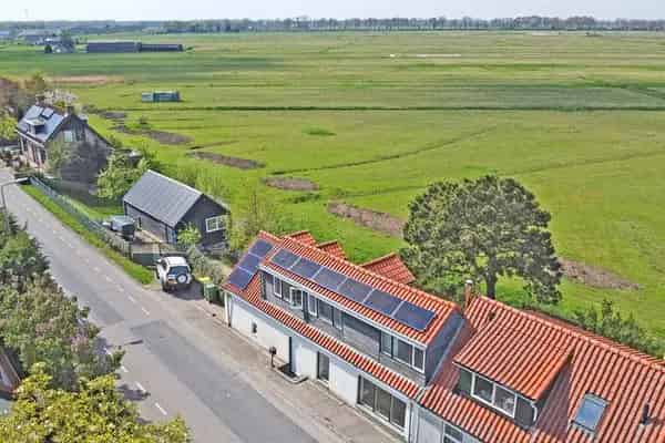 Unieke Dijkwoning met 915m2 Eigen Grond en Prachtig Uitzicht