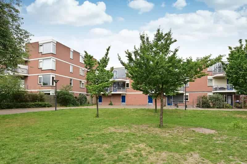 Licht 2 kamer appartement Huizen - Balkon - Lift - Instapklaar