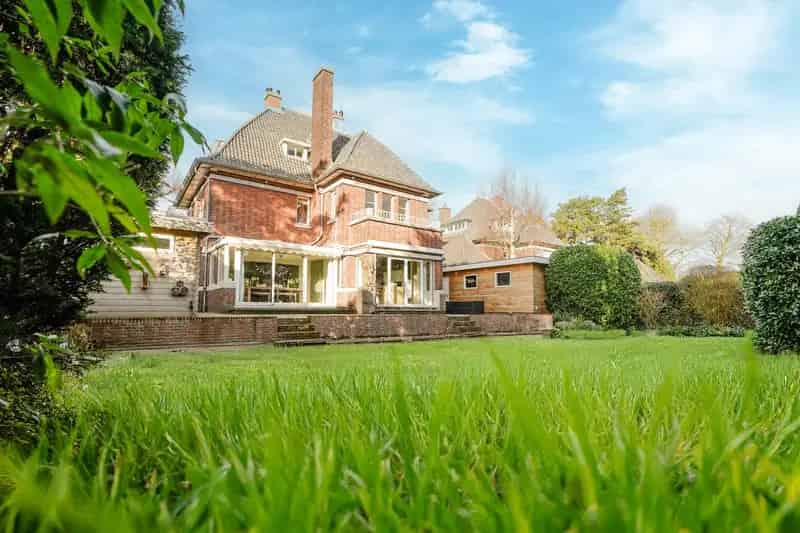 Huis te koop Marlot: Ruime villa met 5 slaapkamers en tuin