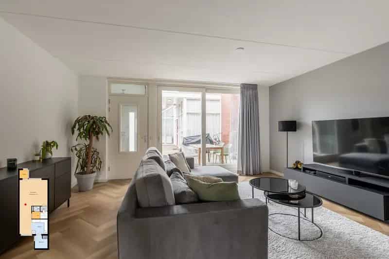 Huis te koop Vlaardingen: Ruime 5-kamer eengezinswoning met dakterras
