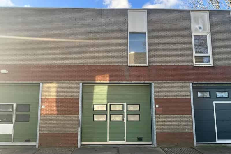 Bedrijfshal te Huur Edam 122m2 Kantoor Opslag