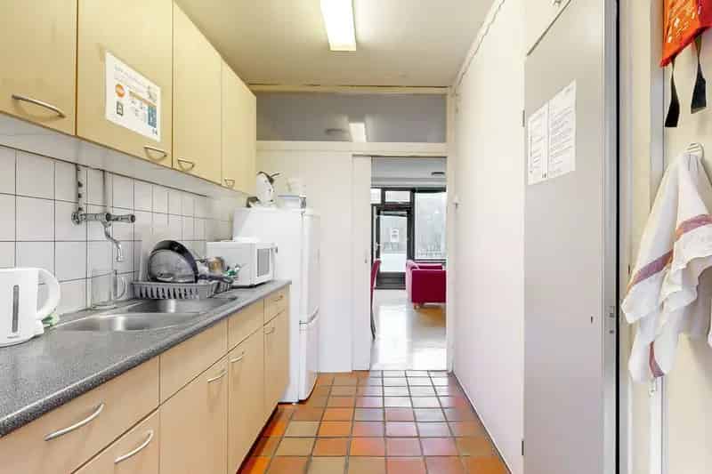 Ruime 4 Kamer Maisonnette Hoogvliet met Balkon en Parkeerplaats