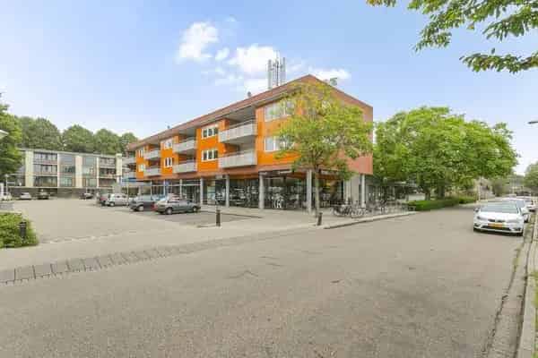 Royaal 3-kamer hoekappartement bovenste verdieping