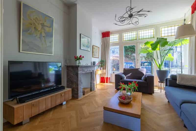 Huis te koop Bussum Vondellaan: 4 slaapkamers, moderne badkamer, zonnige tuin