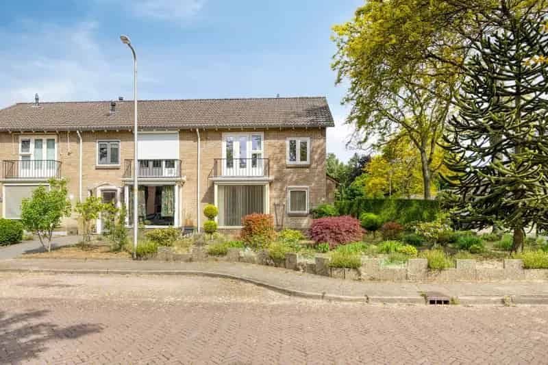 Hoekwoning Epe 3 slaapkamers garage tuin