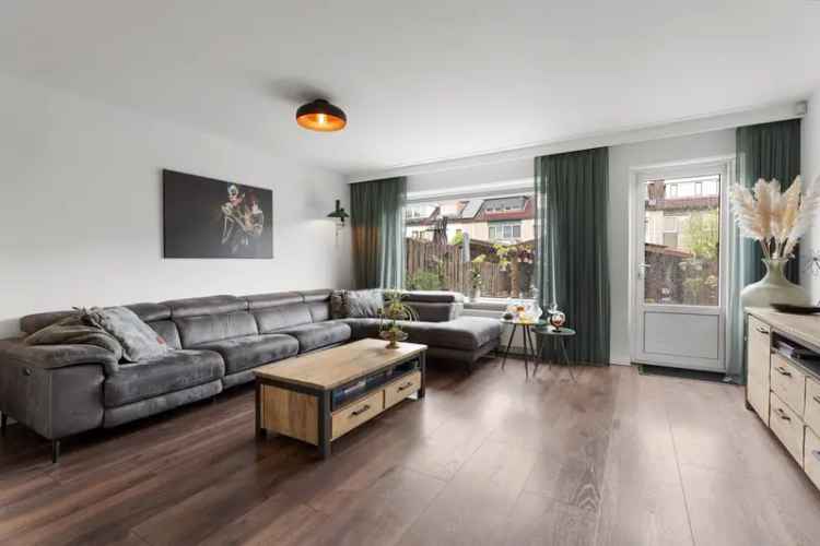 Huis te koop Almere: Instapklare eindwoning met 13 zonnepanelen