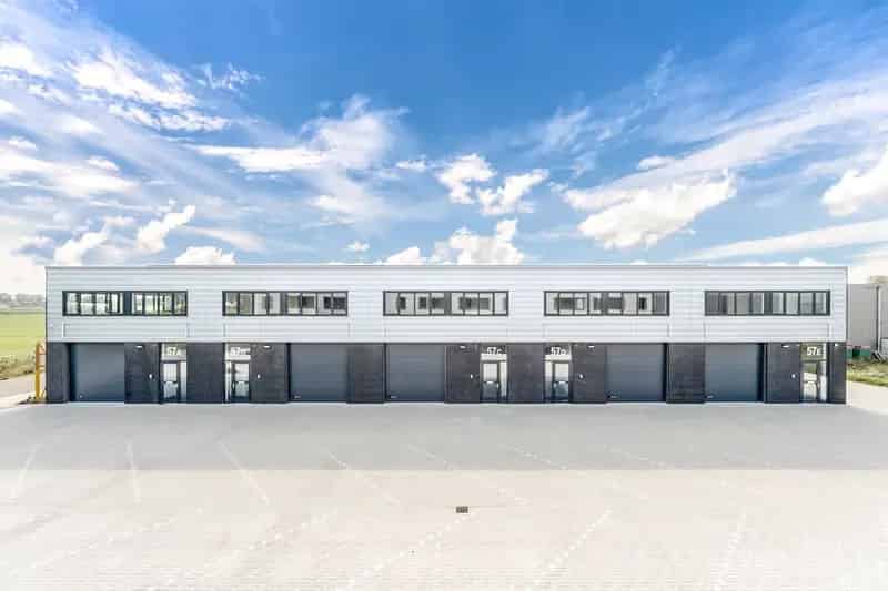 Bedrijfshal te Huur Cruquius - Moderne Units met Zonnepanelen