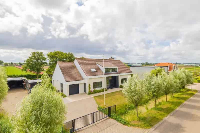 Huis te koop Hillegom: Luxe villa 241m2 met 4 slaapkamers en grote tuin