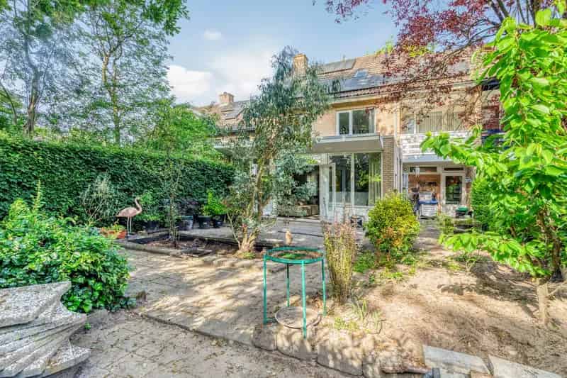 Huis te koop: 6 slaapkamers, grote tuin, luxe keuken en badkamer