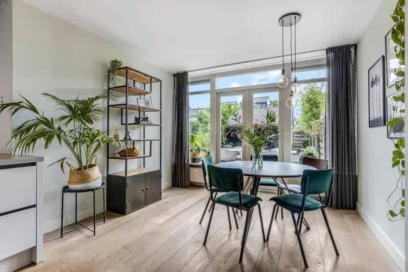 Huis te koop Ede: Sfeervolle 4 Slaapkamers, Diepe Tuin, Vernieuwde Keuken
