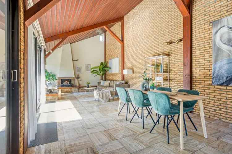 Semi patiobungalow Nijmegen De Geerkamp: Ruime woning met garage en patio