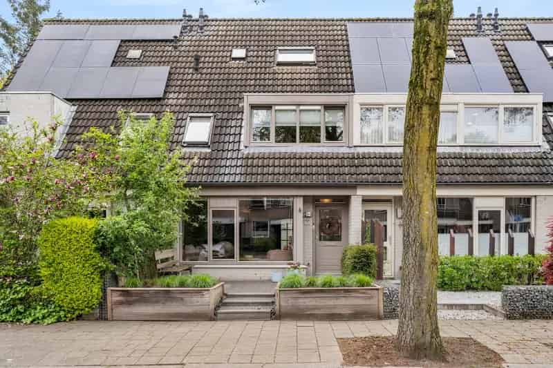 Huis te koop Ede: Instapklare 3 Slaapkamers Nabij Groen en Winkels