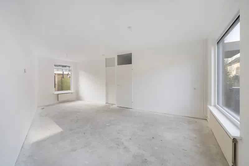 Huis te koop Rozenburg: Vernieuwbouw potentie, 3 slaapkamers, tuin op het zuiden