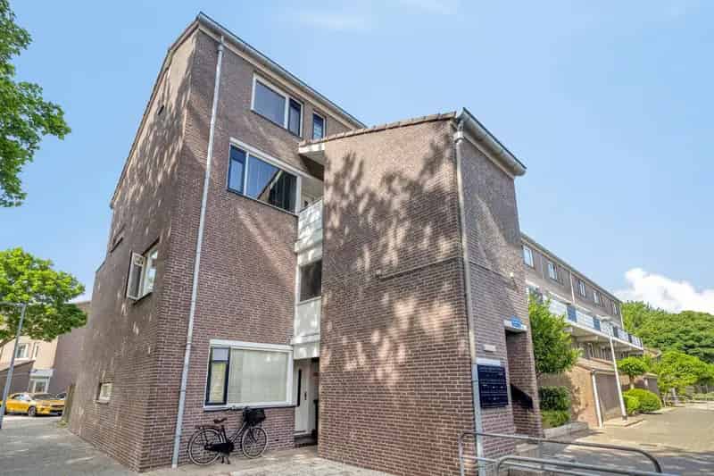 Kluswoning Hoofddorp: 2 Slaapkamers, Balkon & Berging