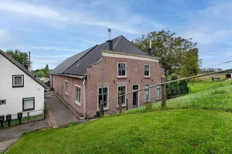 Huis te koop: De Wacht 21 3295 KB 's-Gravendeel | Funda