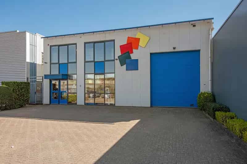Bedrijfshal te huur Delft  700m2  A4 A13 Showroom Kantoor
