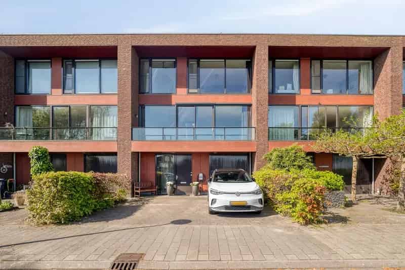 Huis te koop Almere 177m2 4 slaapkamers moderne keuken tuin garage