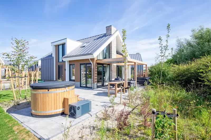 Luxe Villa Texel 3 slaapkamers 2 badkamers Hot Tub Sauna
