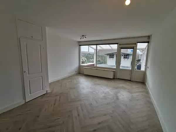 Gezinswoning te huur Lelystad - Autoluwe straat - Privacy tuin