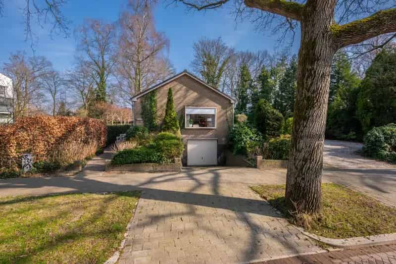 Vrijstaande Villa te Koop Apeldoorn Ruime Multifunctionele Woning