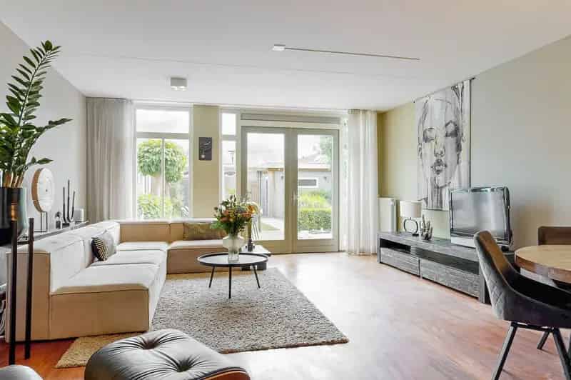 Herenhuis 6 slaapkamers Aalsmeer Ruime tuin Praktijkruimte