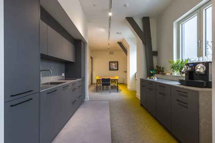 Kantoorruimte Tilburg Centrum 442m2  Monumentale pand